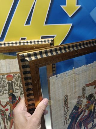 Pareja de papiros egipcios enmarcados. 48x58x3 cm.