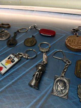 17 llaveros varios, metalicos, observa las fotos