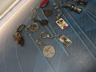 17 llaveros varios, metalicos, observa las fotos