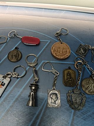 17 llaveros varios, metalicos, observa las fotos