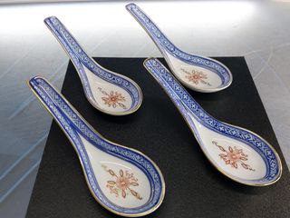 Cucharas de porcelana china.