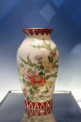 Precioso jarrón de porcelana china de mediados s.XX.