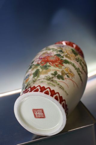 Precioso jarrón de porcelana china de mediados s.XX.