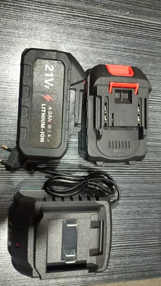 2 Baterías 21V 4.0Ah tipo Makita y cargador