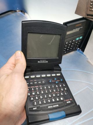 4 calculadoras, CASIO FC-100, SILVANO SL-570TL, calculadora solar, notebook