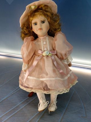 Diane. Muñeca sentada de porcelana. Estilo sureño.