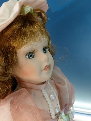 Diane. Muñeca sentada de porcelana. Estilo sureño.