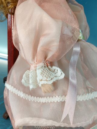 Diane. Muñeca sentada de porcelana. Estilo sureño.