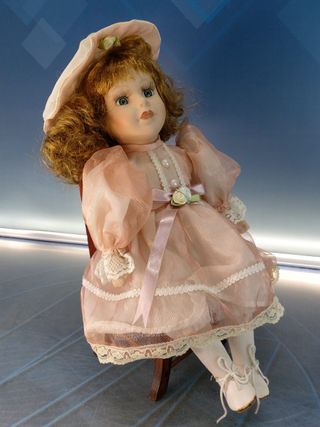 Diane. Muñeca sentada de porcelana. Estilo sureño.