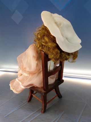 Diane. Muñeca sentada de porcelana. Estilo sureño.