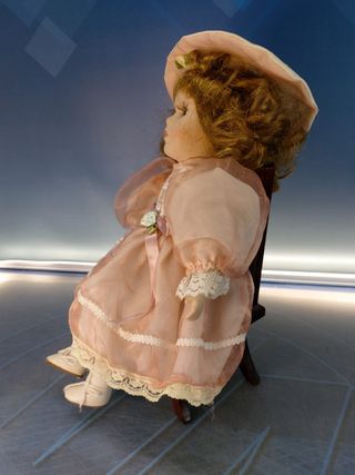 Diane. Muñeca sentada de porcelana. Estilo sureño.