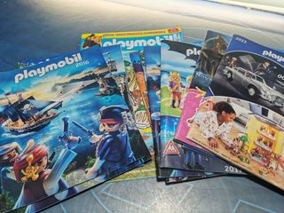 Lote 7 catálogos de Playmobil (diferentes años) + 2 revistas y alguno repetido