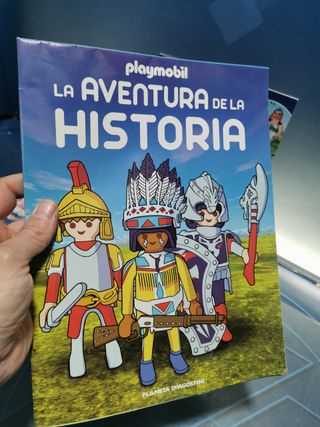 Lote 7 catálogos de Playmobil (diferentes años) + 2 revistas y alguno repetido