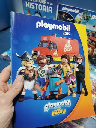 Lote 7 catálogos de Playmobil (diferentes años) + 2 revistas y alguno repetido