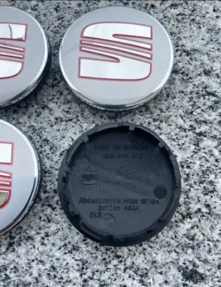 4 CENTROS EMBLEMA RUEDA LLANTA SEAT 56mm 5F0601171