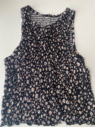 Top floral negro sin mangas