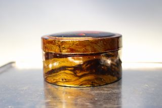 Caja de madera lacada. Mediados s.XX.