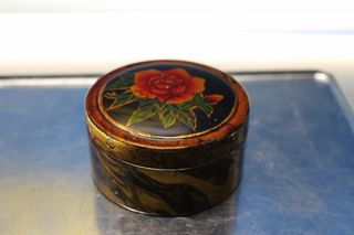 Caja de madera lacada. Mediados s.XX.