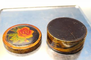 Caja de madera lacada. Mediados s.XX.