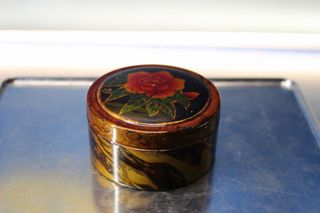 Caja de madera lacada. Mediados s.XX.