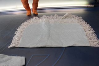 Muñeco bebé, que bebe y hace pipí, con ropa para cambiar. Finales de los 1960.