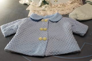 Muñeco bebé, que bebe y hace pipí, con ropa para cambiar. Finales de los 1960.