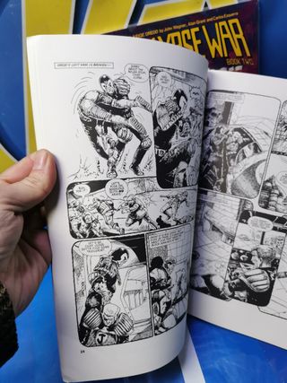 cómics Apocalypse War: tomo 1 y 2 ,Chronicles of Judge Dredd by John Wagner, John Paperback