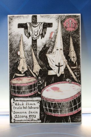 Cerámica de Alcora “Semana Santa 199. Hdad. Stmo. Cristo del Calvario”.