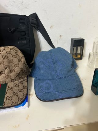 Gorra Gucci Beige y Gorra Azul