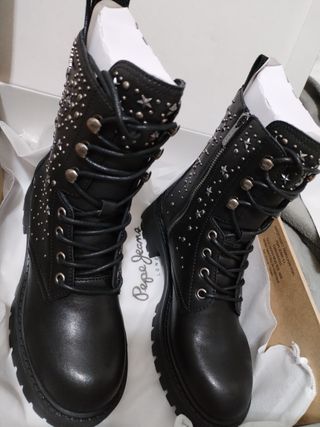 Botas Pepe Jeans de piel con tachuelas