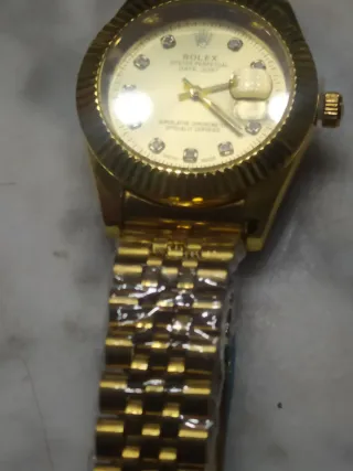 Orologio dorato da uomo