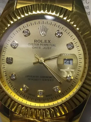 Orologio dorato da uomo