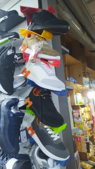 Zapatillas Blancas y Naranja