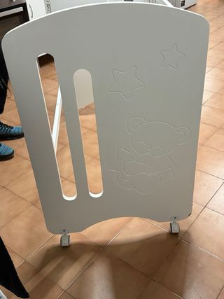 Cuna de bebé de madera