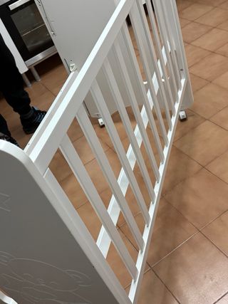 Cuna de bebé de madera