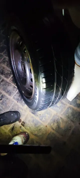 Llanta 6x15 4x114.3  ET40 195/60/15 88h bridgeston