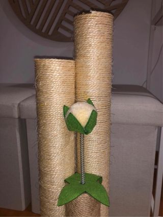 Arranhador para gatos feito à mão