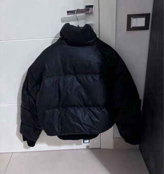 Abrigo cropped Prada negro talla L