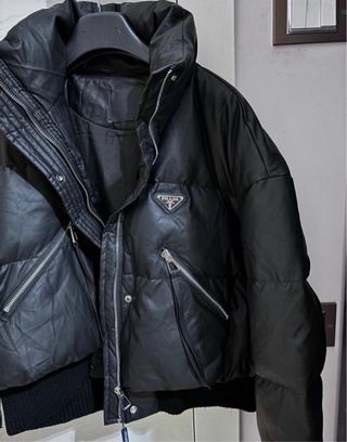 Abrigo cropped Prada negro talla L