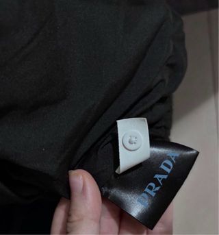 Abrigo cropped Prada negro talla L
