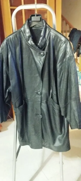 Chaquetón de piel negro