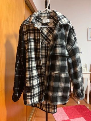 Casaco comprido xadrez Bershka