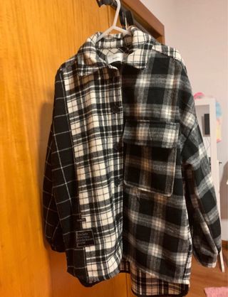 Casaco comprido xadrez Bershka