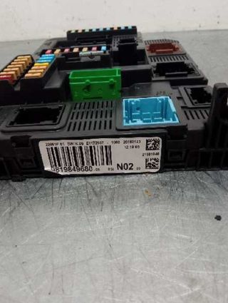Peugeot 206460 caja relés / 9819849680 208 1.0 vti