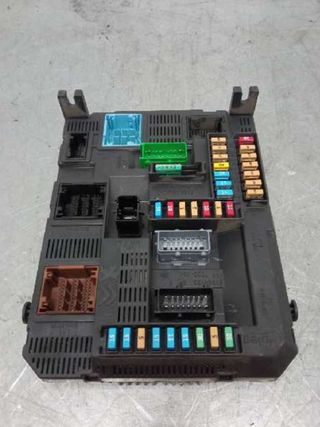 Peugeot 206460 caja relés / 9819849680 208 1.0 vti