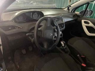 Peugeot 206460 caja relés / 9819849680 208 1.0 vti