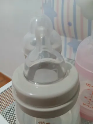 3 Biberones MAM + 1 Chupete Suavinex