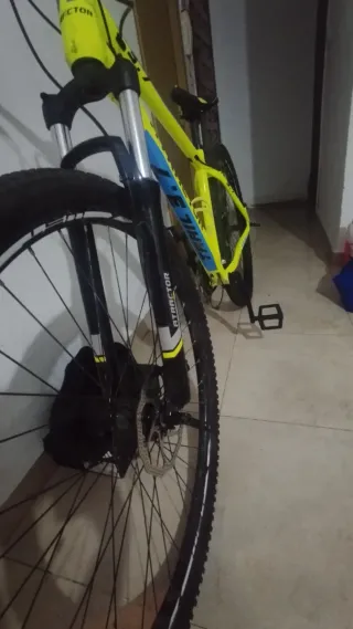 Bicicleta de Montaña Atrator 3.7 Amarilla