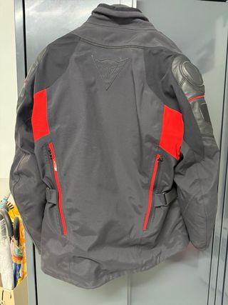 Chaqueta Moto Dainese Gore-Tex Negra y roja