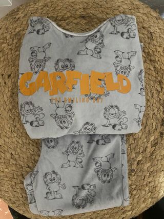 Pijama Garfield talla hasta 36 meses